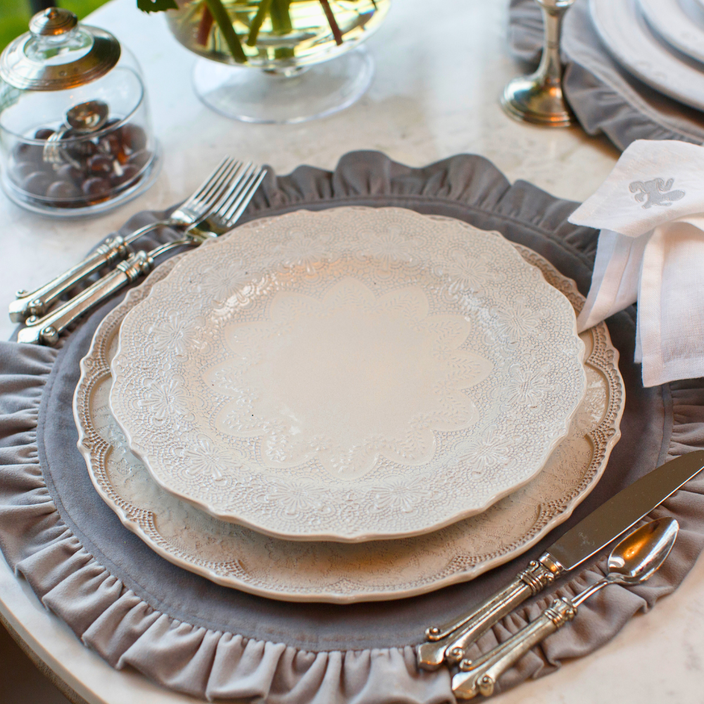 Merletto Antique Lace Scalloped Charger