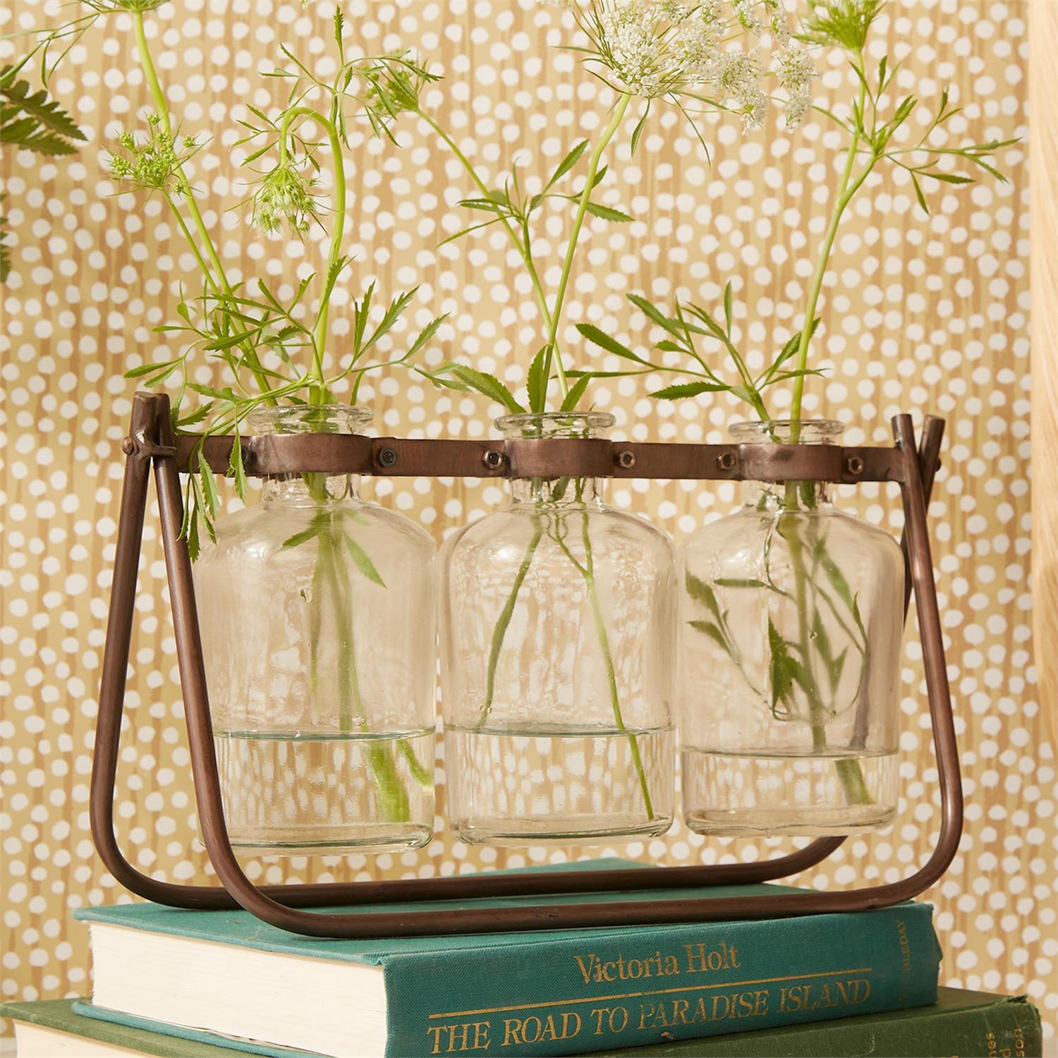 hinged flower arranger