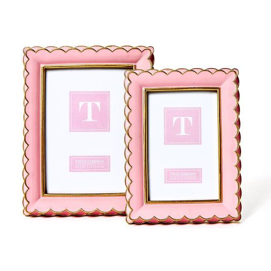 pink scalloped frame