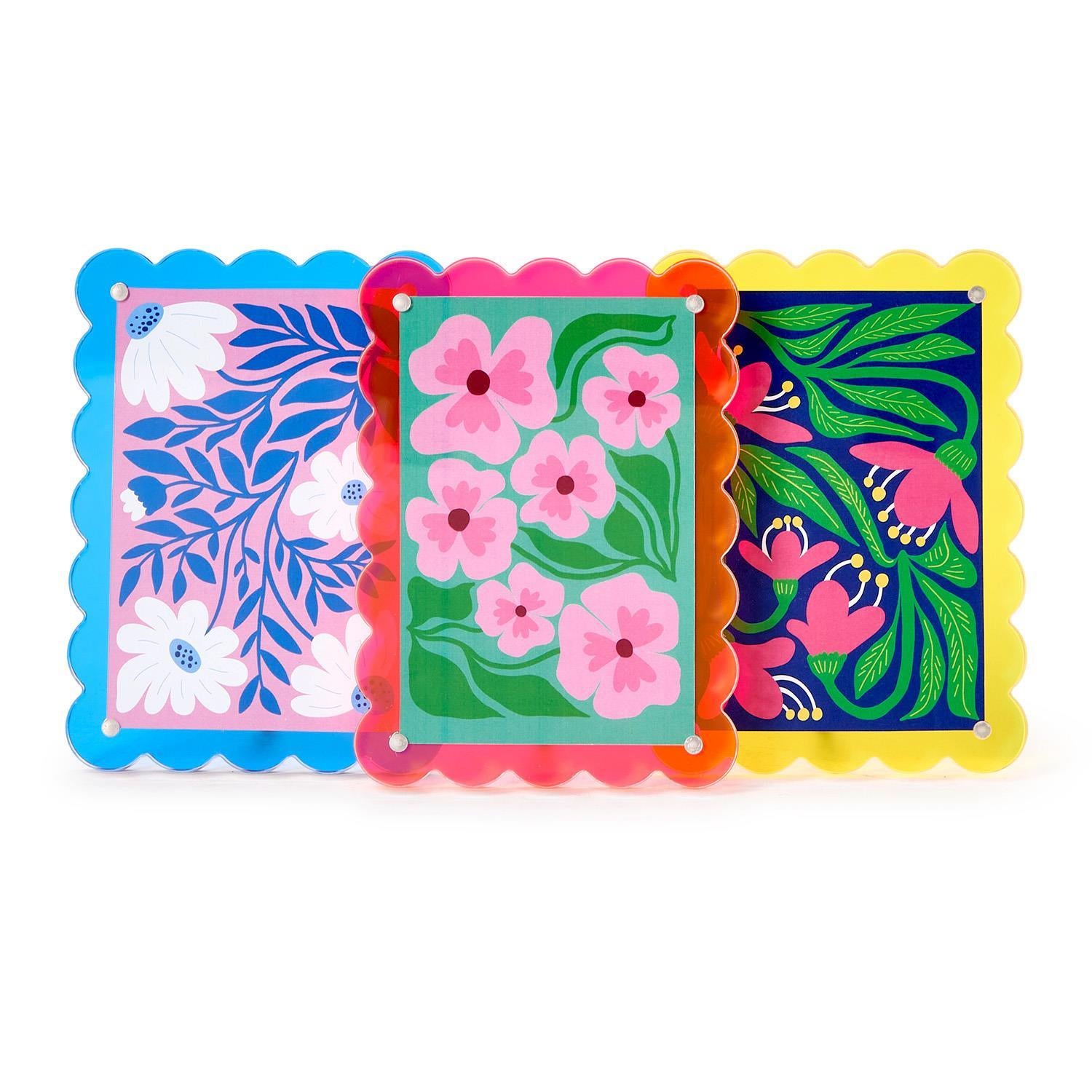 4x6 Scalloped Edge Acrylic Photo Frame