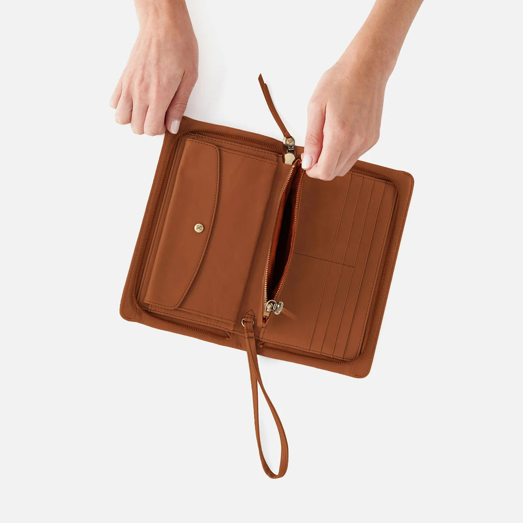 Evolve Wristlet - Truffle